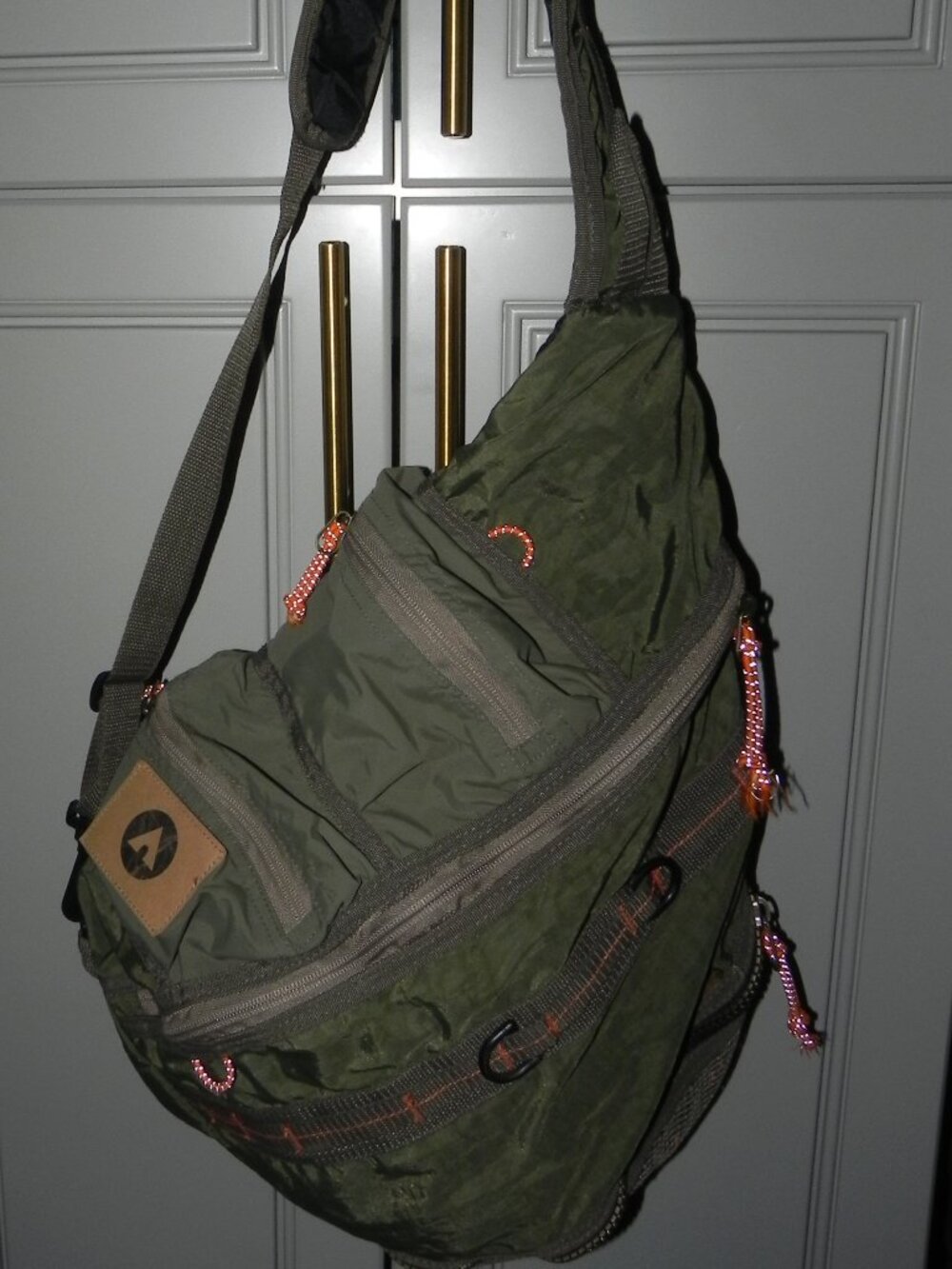 VTG AIRWALK Sling Mid-range commuter Lightweight Backpack.